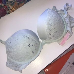 Victoria’s Secret dream angels push-up bra 34C